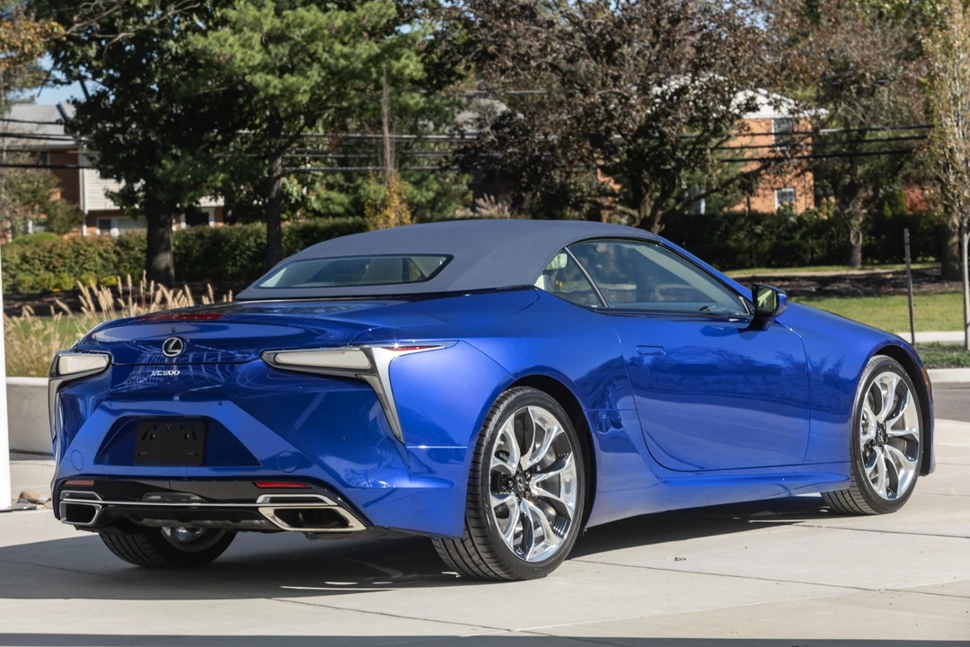 2021 Lexus LC - Image 16 of 31