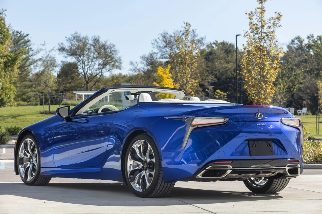 2021 Lexus LC - Image 9 of 31