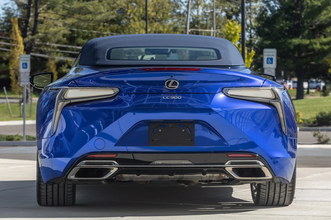 2021 Lexus LC - Image 17 of 31
