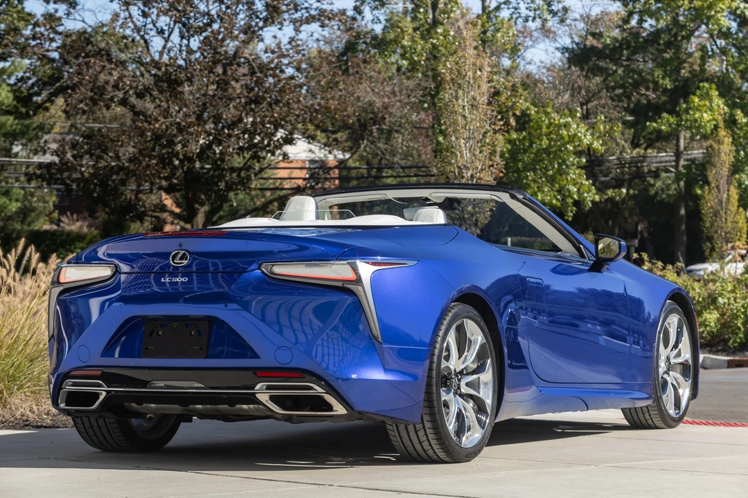2021 Lexus LC - Image 7 of 31