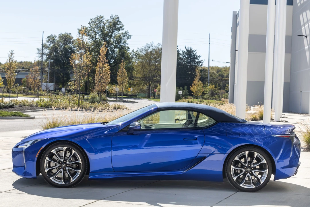 2021 Lexus LC - Image 19 of 31