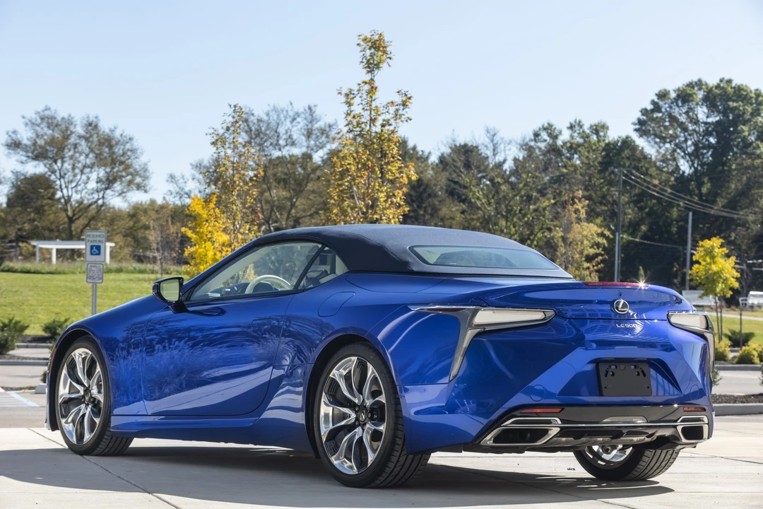 2021 Lexus LC - Image 18 of 31
