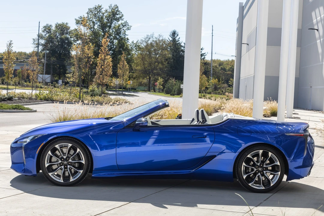 2021 Lexus LC - Image 10 of 31