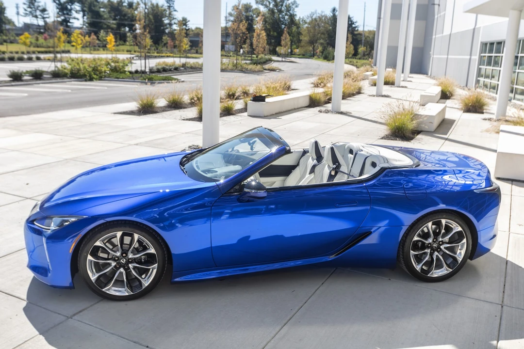 2021 Lexus LC - Image 11 of 31