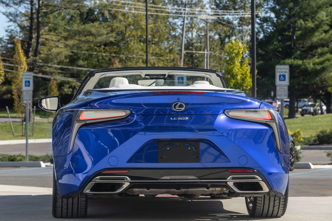 2021 Lexus LC - Image 8 of 31