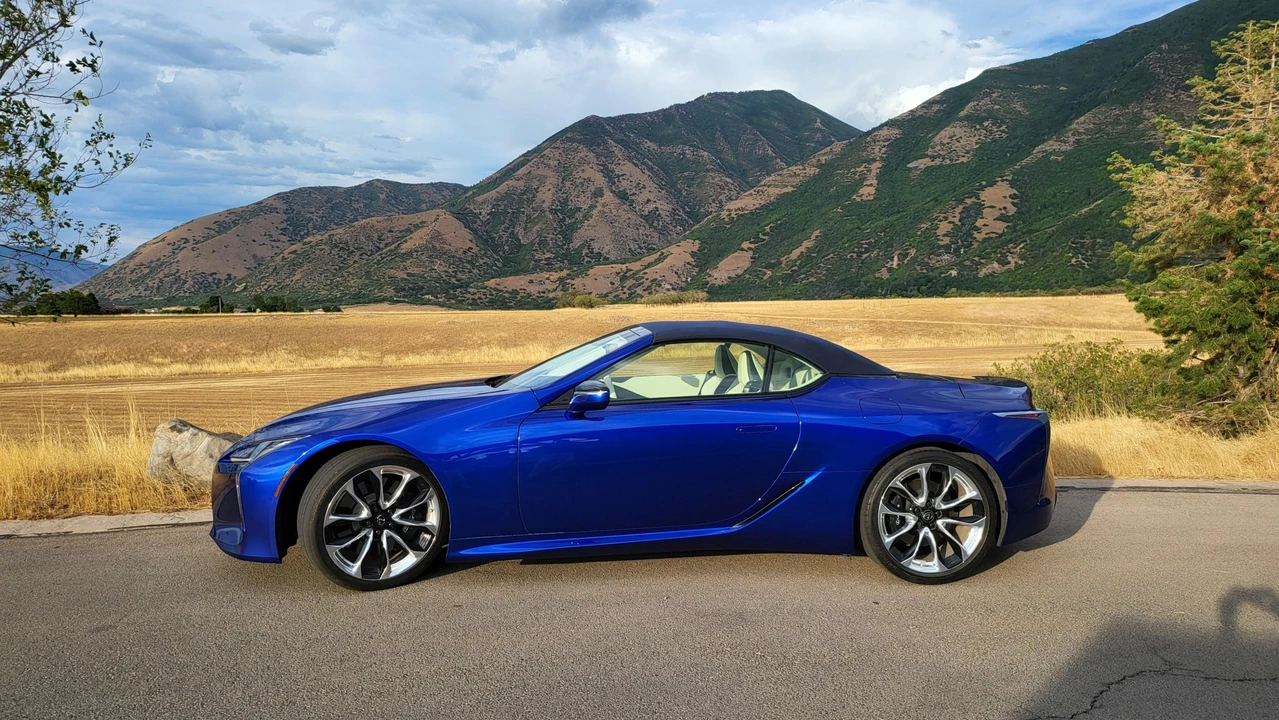 2021 Lexus LC - Image 15 of 31