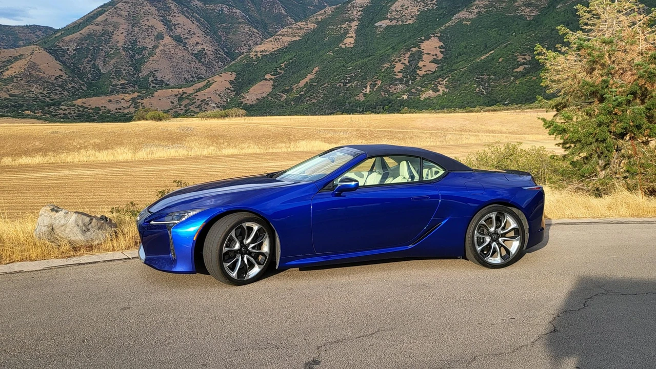 2021 Lexus LC - Image 14 of 31