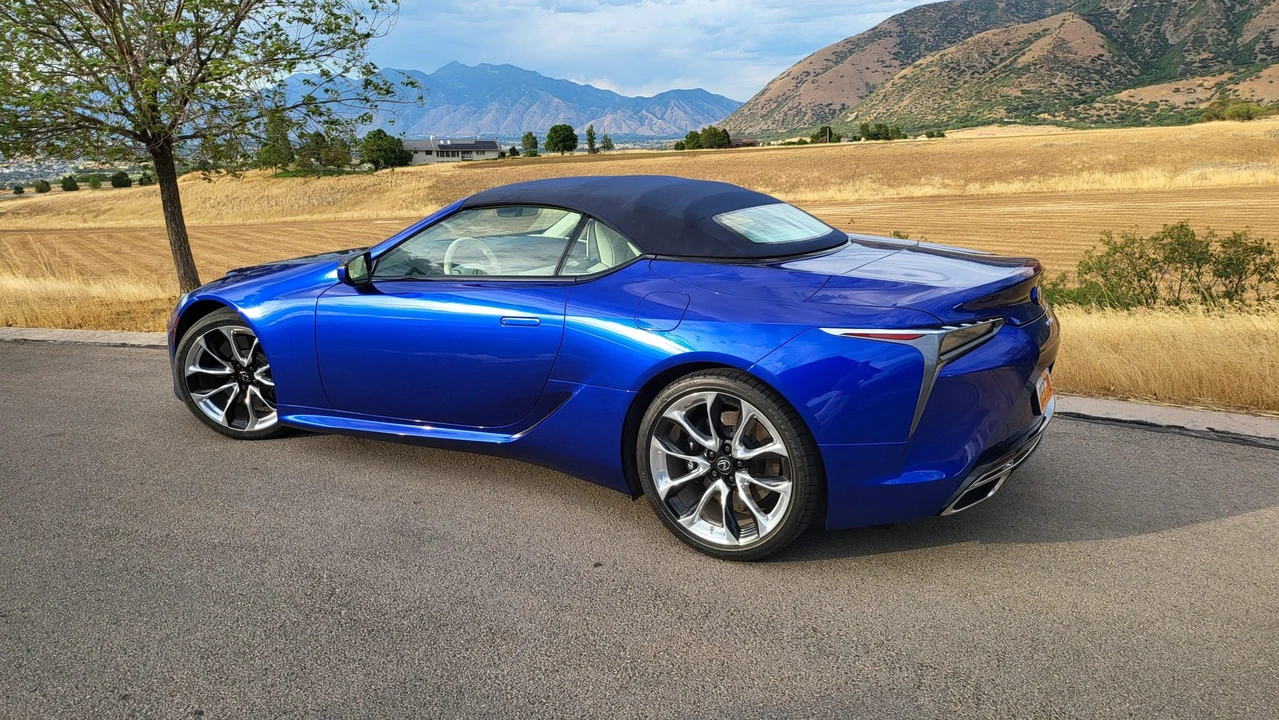2021 Lexus LC - Image 20 of 31