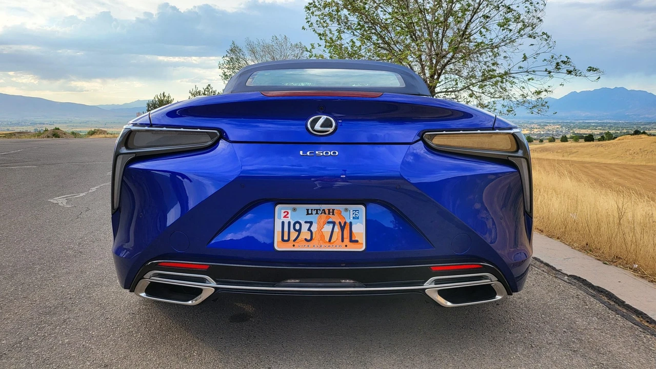 2021 Lexus LC - Image 26 of 31