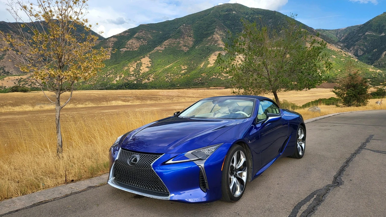 2021 Lexus LC - Image 9 of 31
