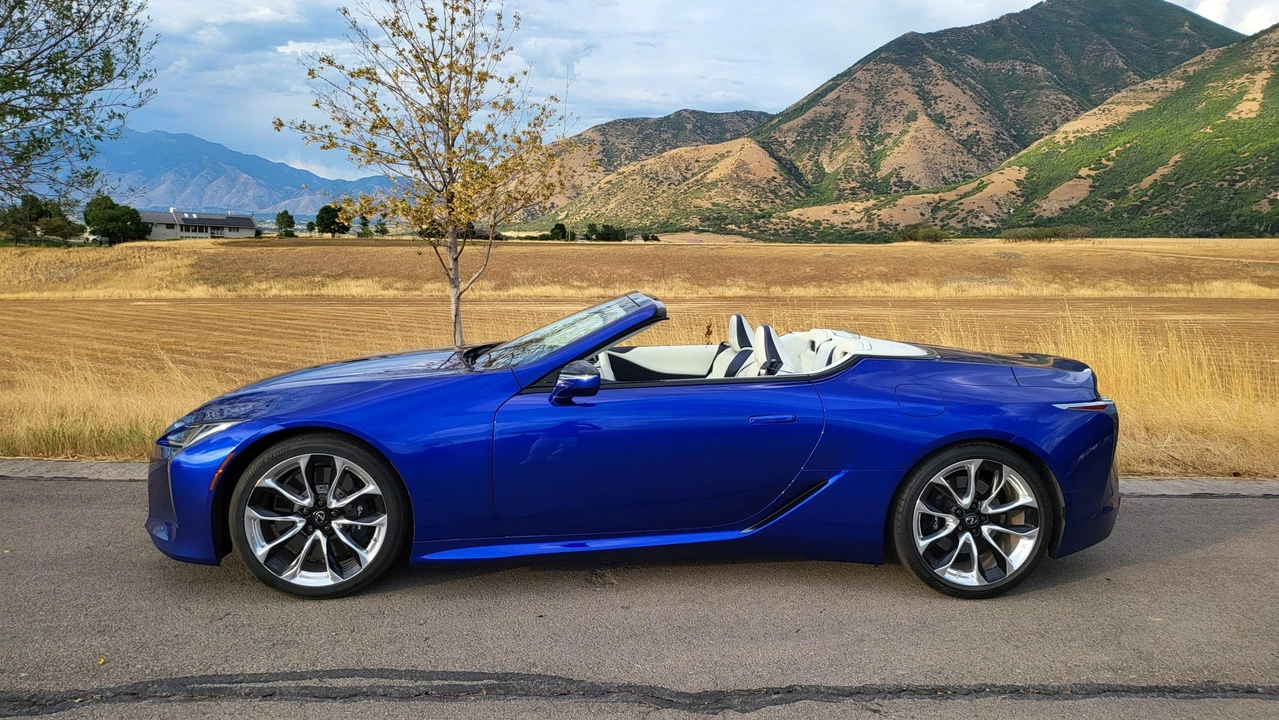 2021 Lexus LC - Image 17 of 31