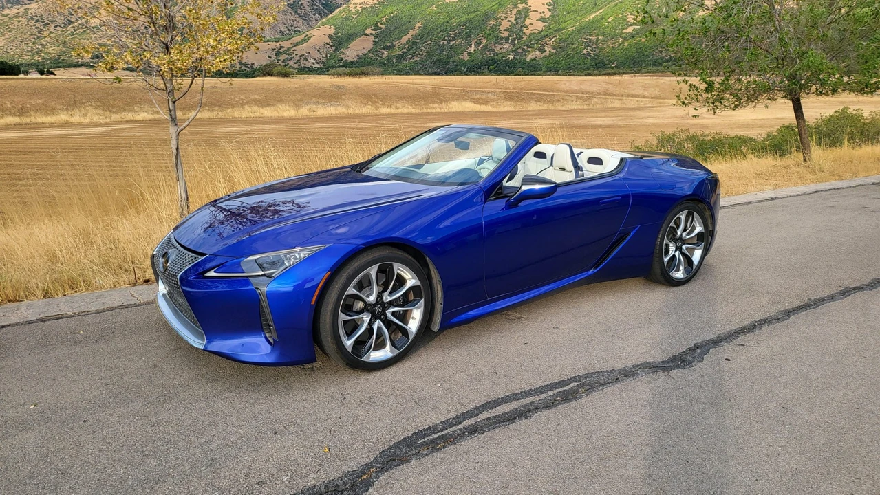 2021 Lexus LC - Image 12 of 31