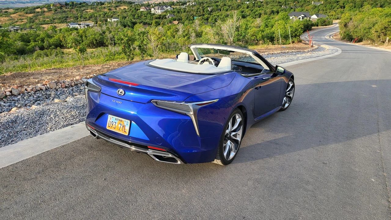 2021 Lexus LC - Image 28 of 31