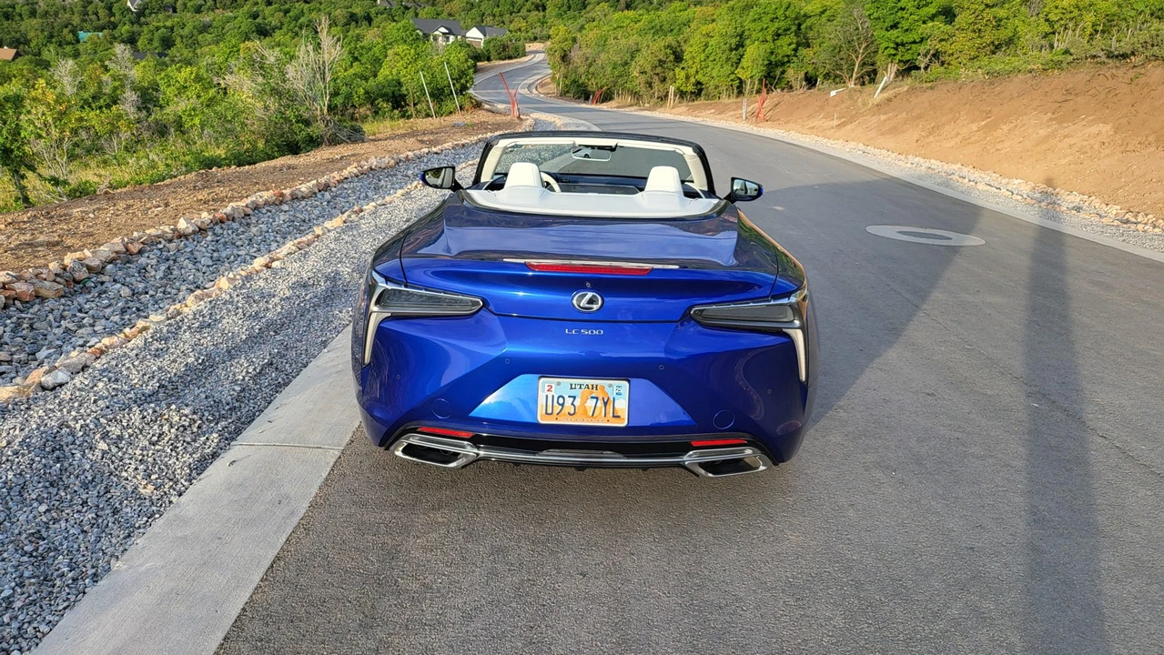 2021 Lexus LC - Image 23 of 31