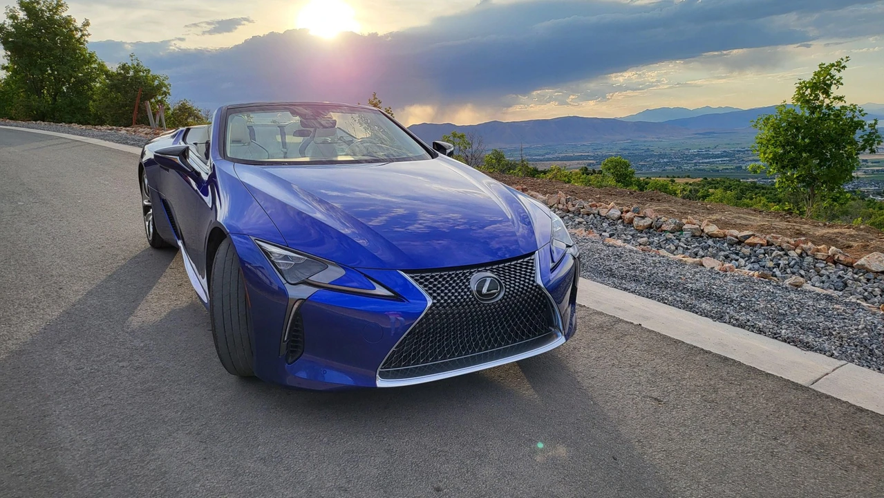 2021 Lexus LC - Image 2 of 31