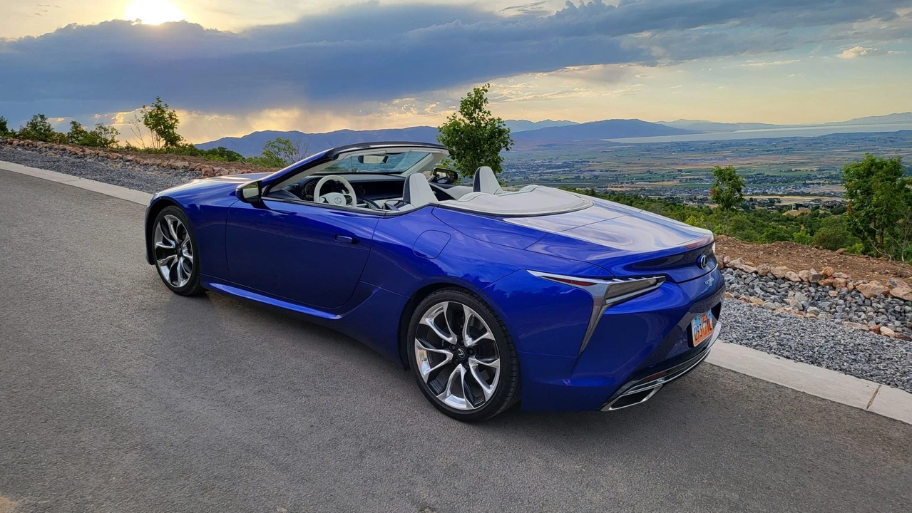 2021 Lexus LC - Image 22 of 31