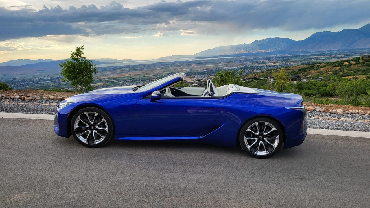 2021 Lexus LC - Image 19 of 31