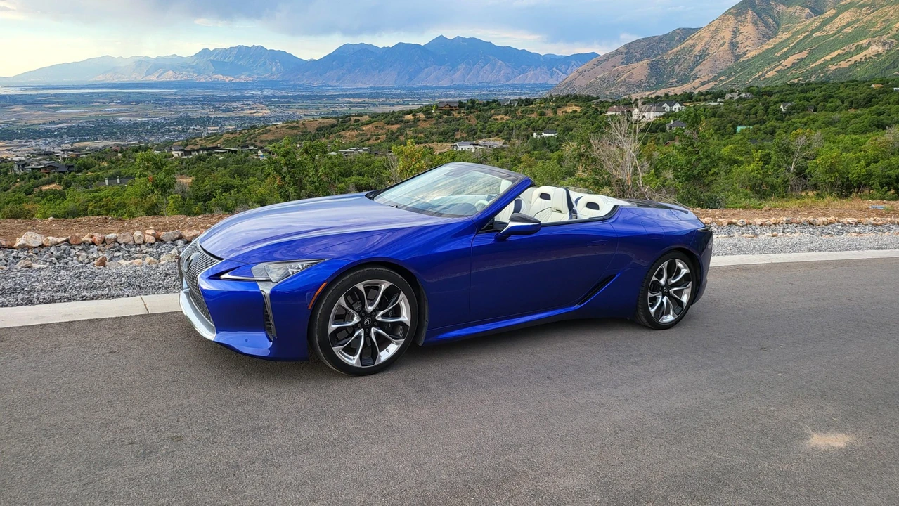 2021 Lexus LC - Image 13 of 31