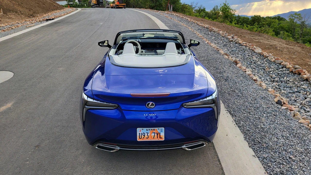 2021 Lexus LC - Image 24 of 31