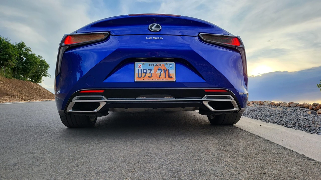 2021 Lexus LC - Image 27 of 31