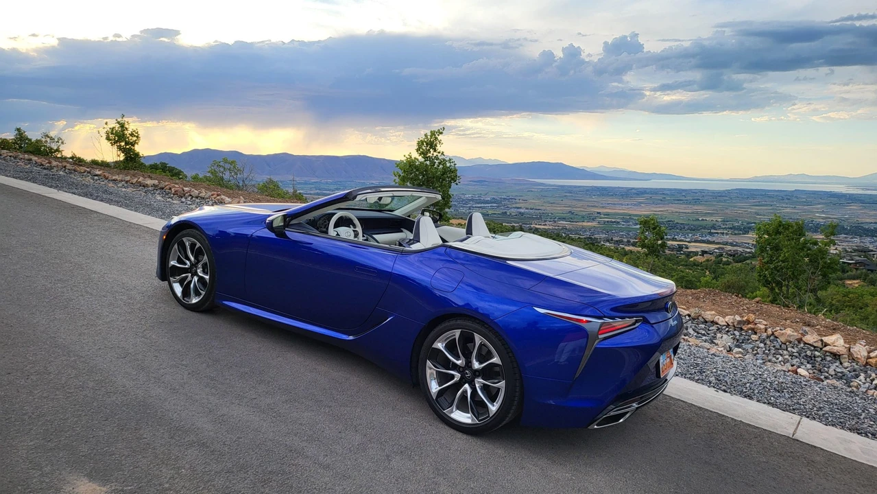 2021 Lexus LC - Image 21 of 31
