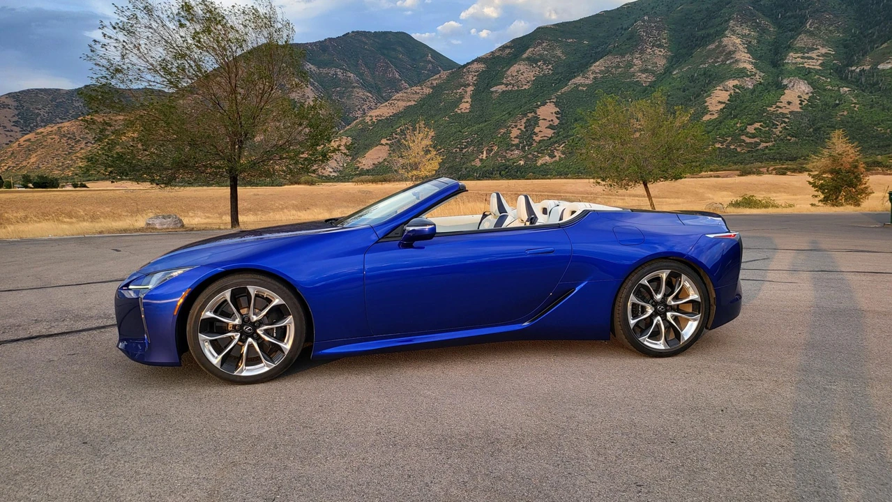 2021 Lexus LC - Image 16 of 31