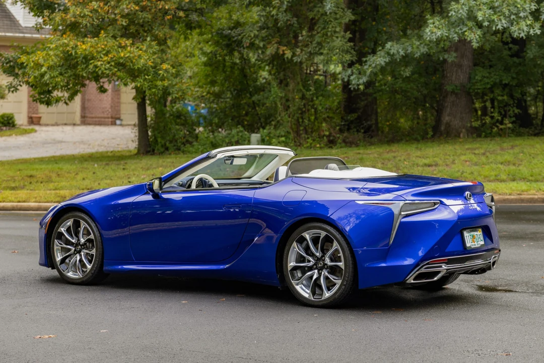 2021 Lexus LC - Image 8 of 31
