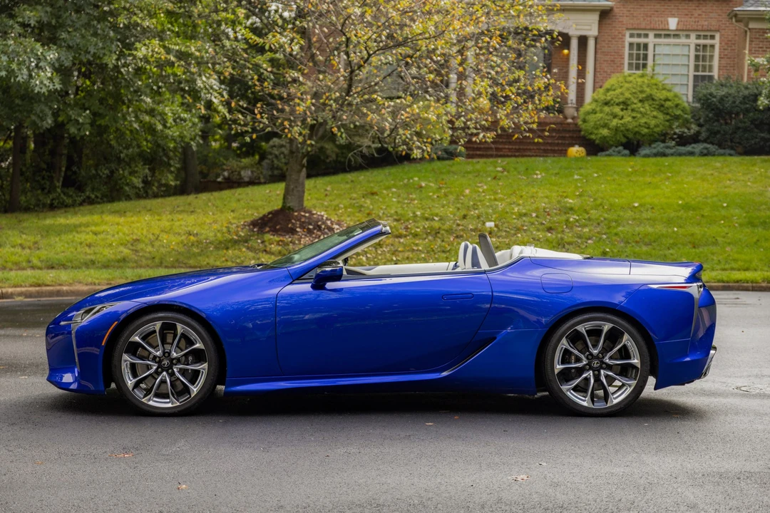 2021 Lexus LC - Image 9 of 31