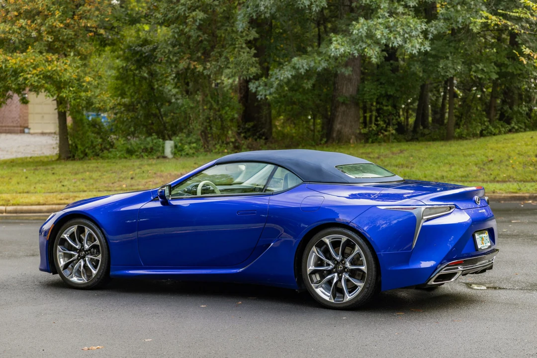 2021 Lexus LC - Image 16 of 31