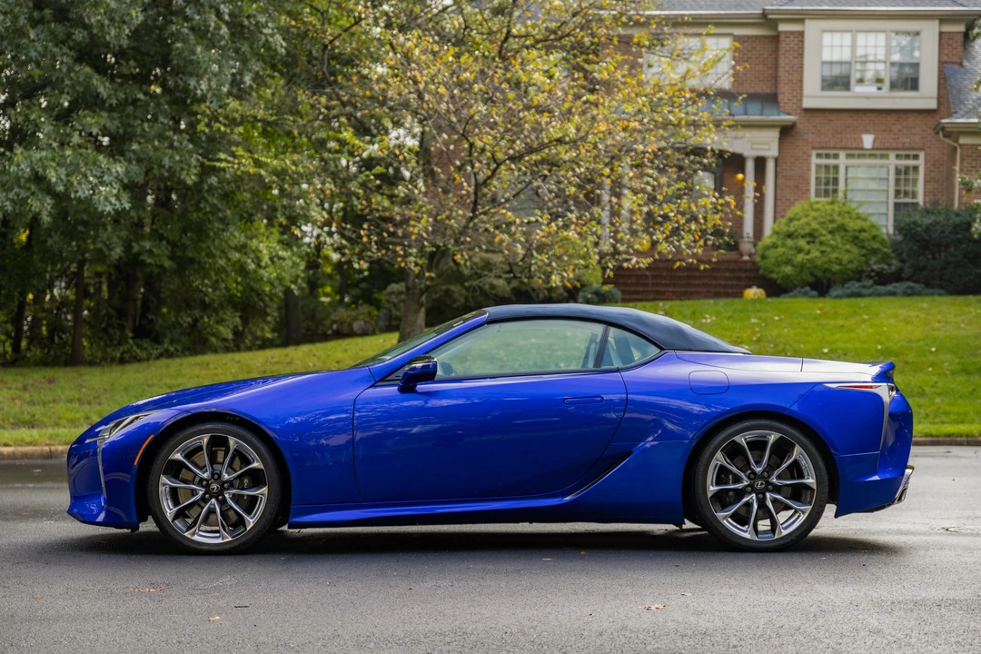 2021 Lexus LC - Image 17 of 31