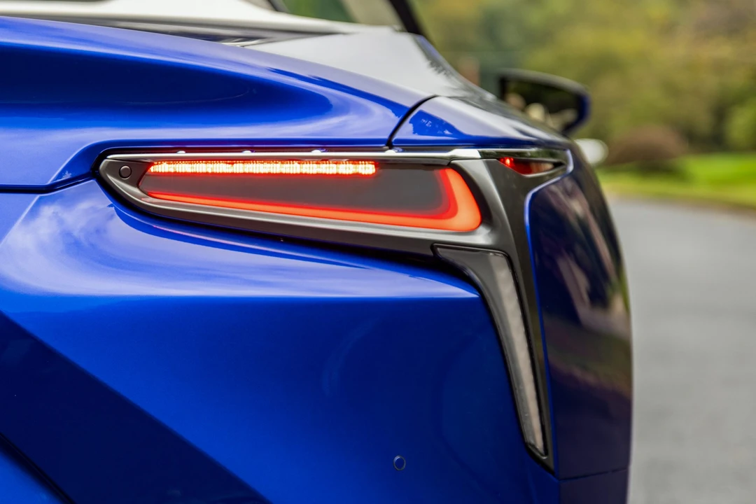 2021 Lexus LC - Image 23 of 31