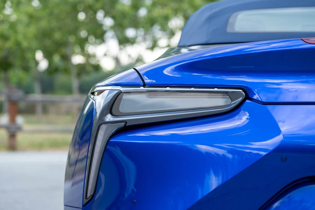 2021 Lexus LC - Image 29 of 31