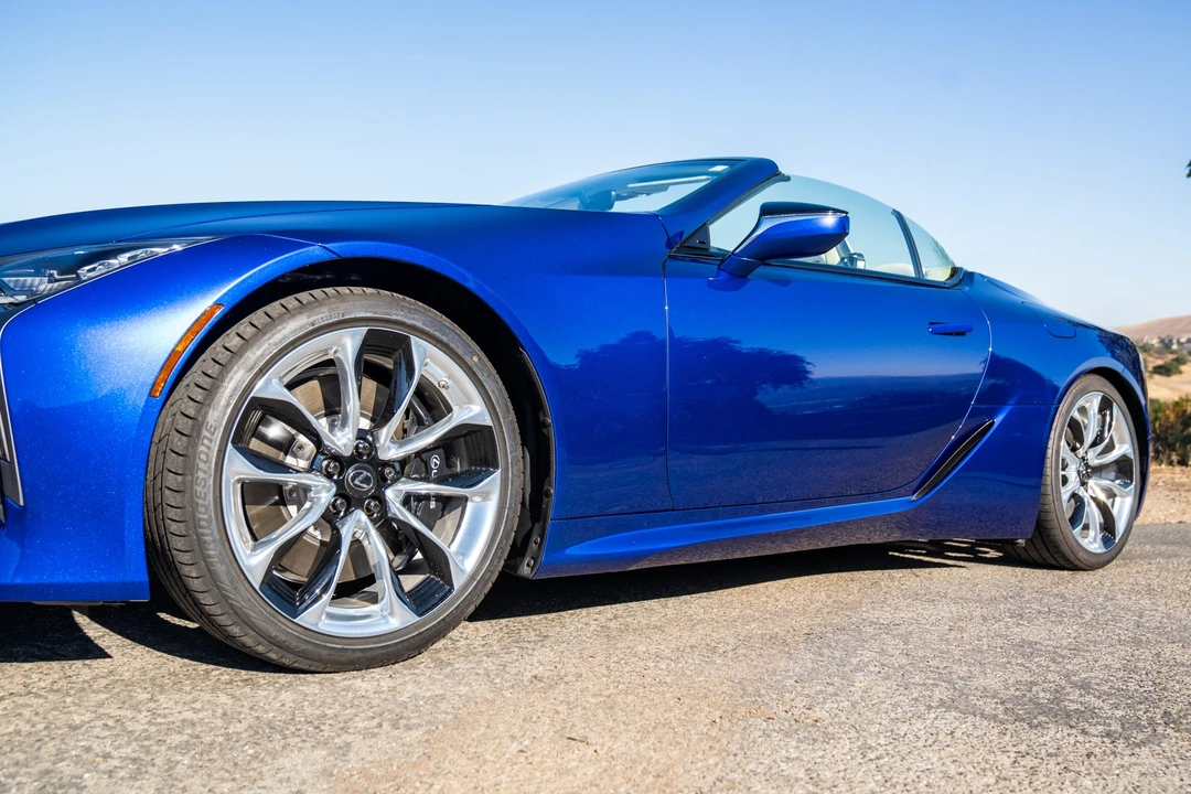 2021 Lexus LC - Image 26 of 31