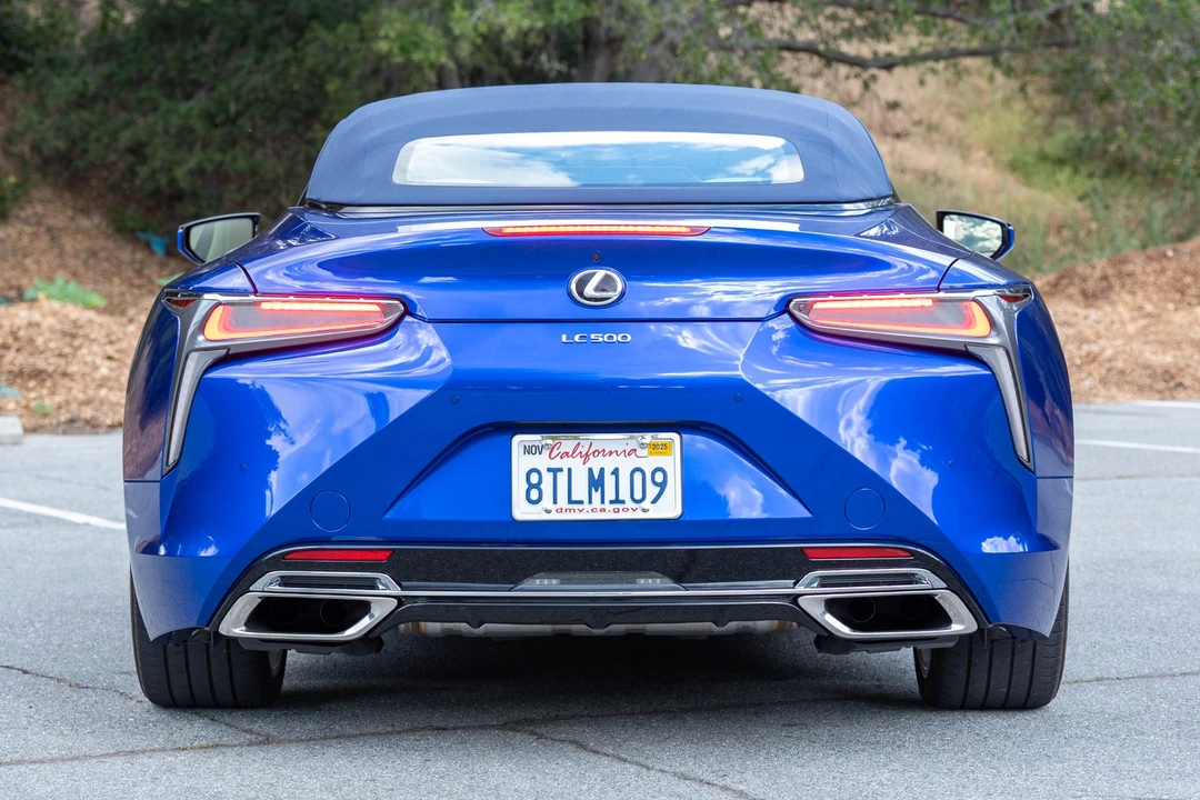 2021 Lexus LC - Image 12 of 31