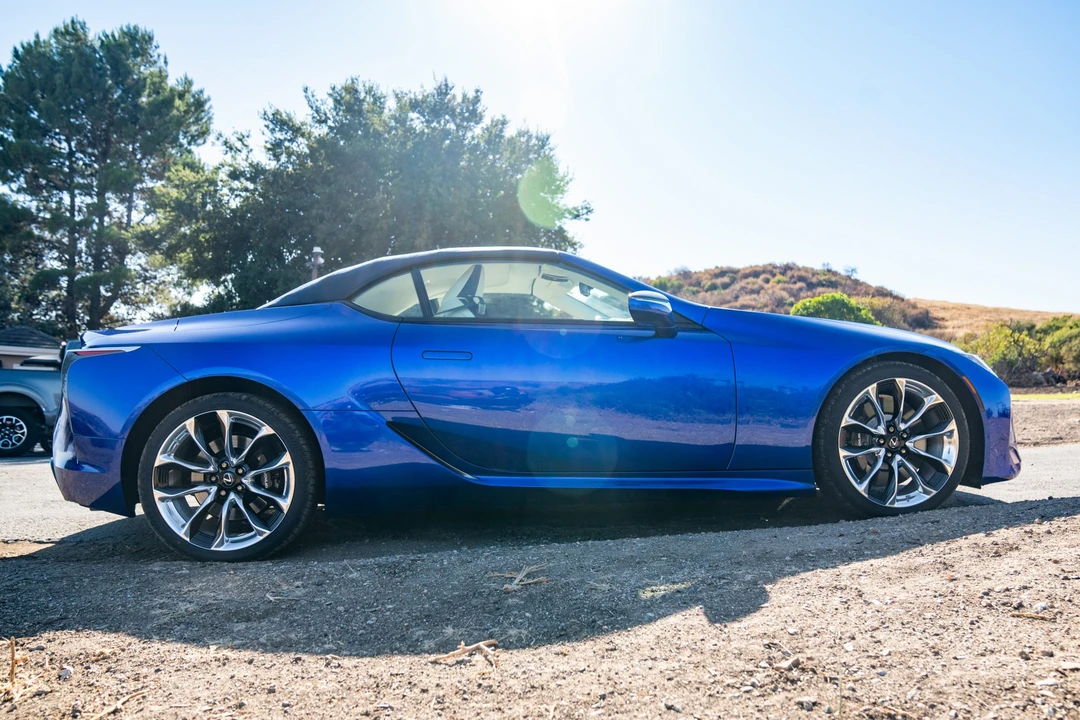 2021 Lexus LC - Image 12 of 31