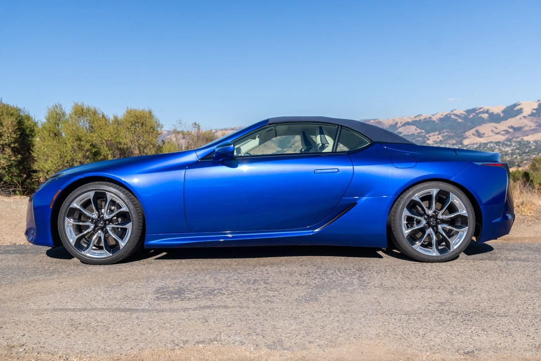 2021 Lexus LC - Image 16 of 31