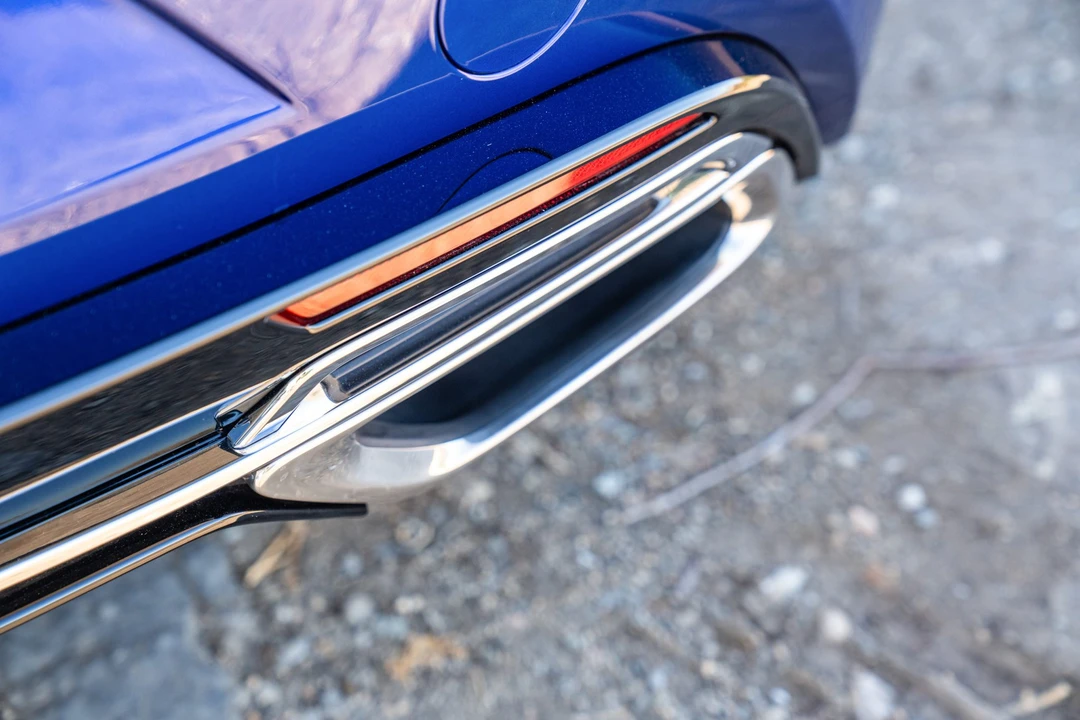 2021 Lexus LC - Image 24 of 31