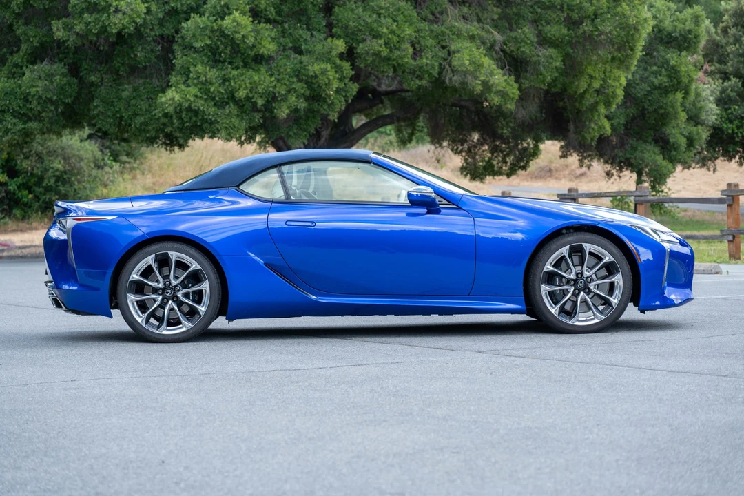 2021 Lexus LC - Image 14 of 31