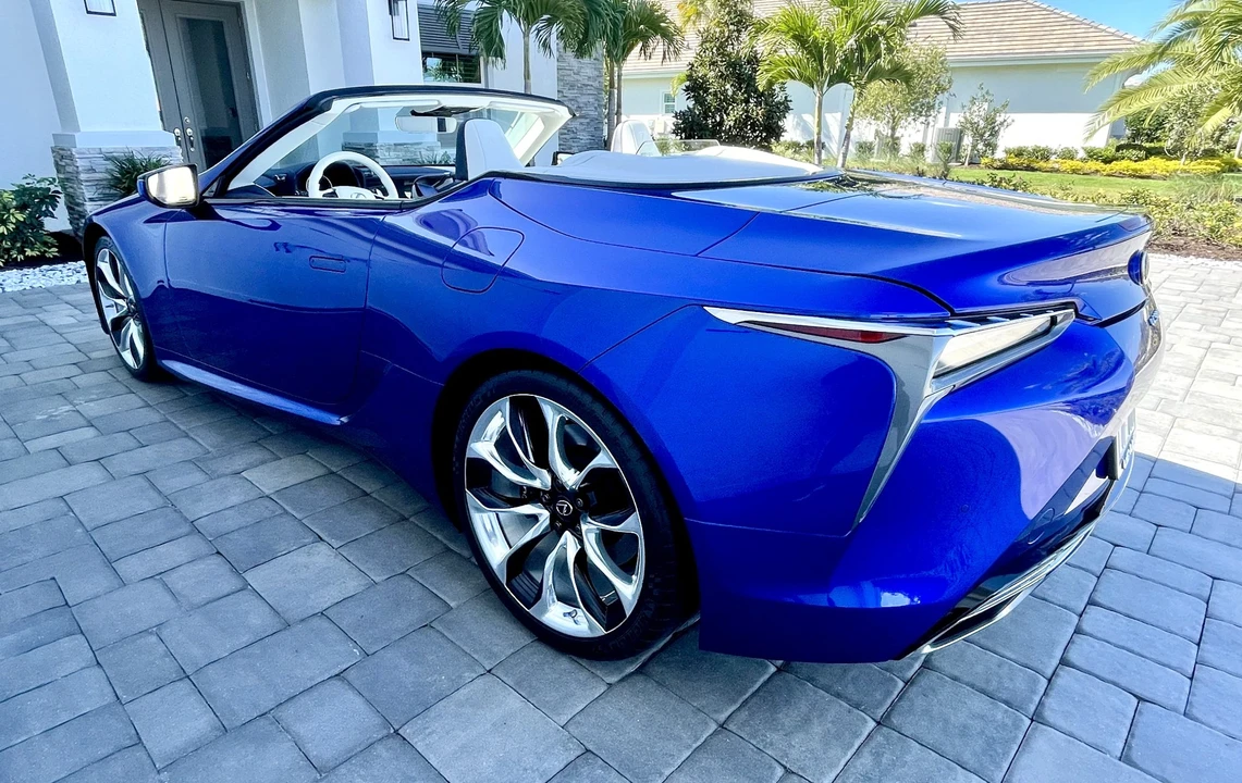 2021 Lexus LC - Image 26 of 31