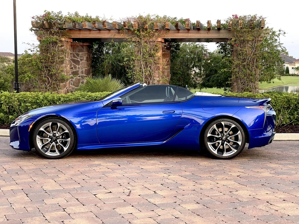 2021 Lexus LC - Image 17 of 31