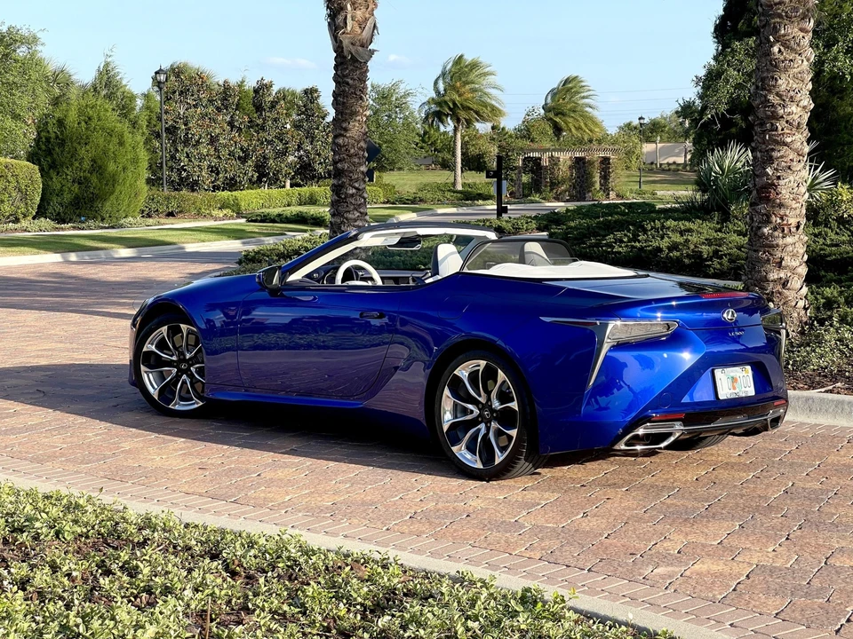 2021 Lexus LC - Image 23 of 31