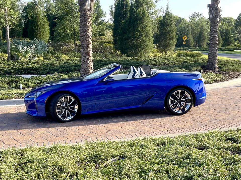 2021 Lexus LC - Image 16 of 31