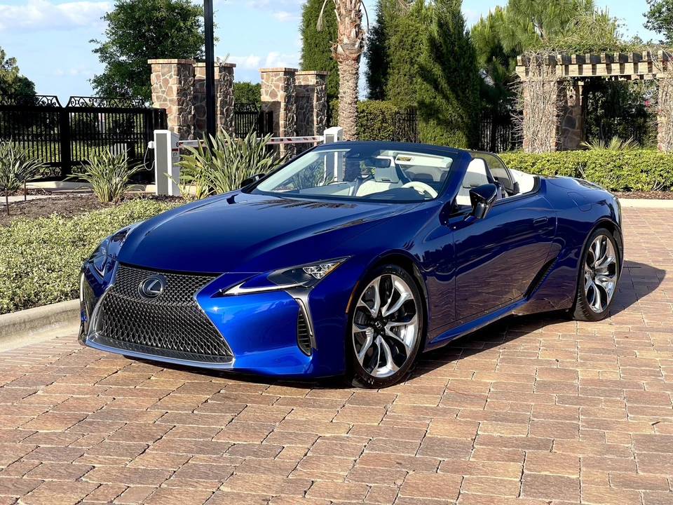 2021 Lexus LC - Image 9 of 31