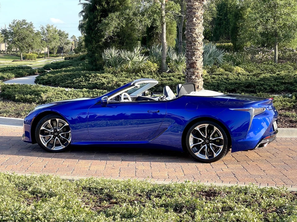 2021 Lexus LC - Image 24 of 31