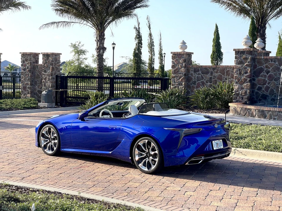 2021 Lexus LC - Image 28 of 31