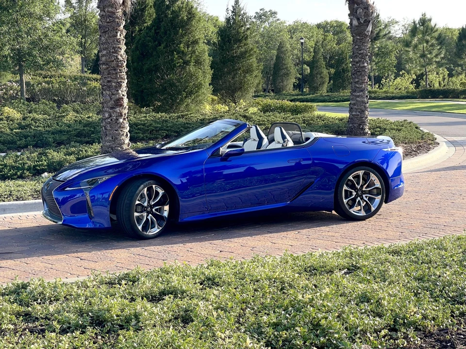 2021 Lexus LC - Image 14 of 31