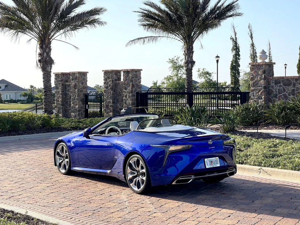 2021 Lexus LC - Image 29 of 31