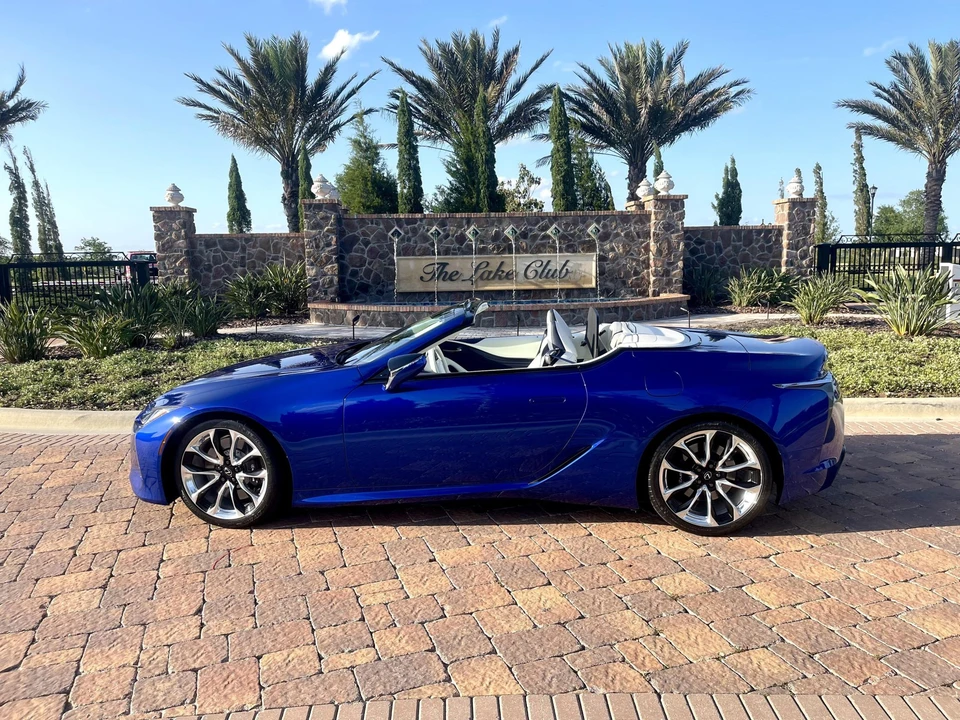 2021 Lexus LC - Image 19 of 31