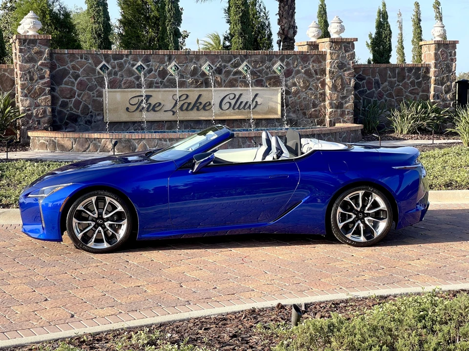 2021 Lexus LC - Image 18 of 31