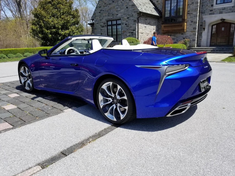 2021 Lexus LC - Image 12 of 31